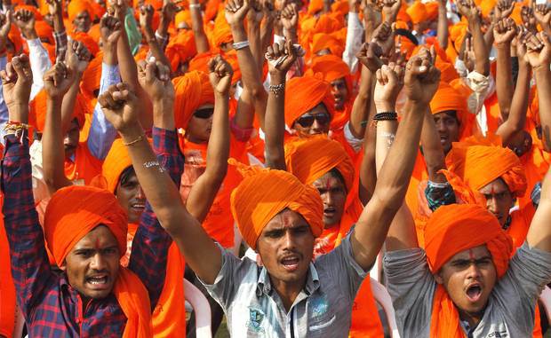 Turuncu iktidardaki BJP partisinin seçtiği renktir. Bu renk Hindutva ideolojisinin (Hindu Faşizminin) de simgesidir.