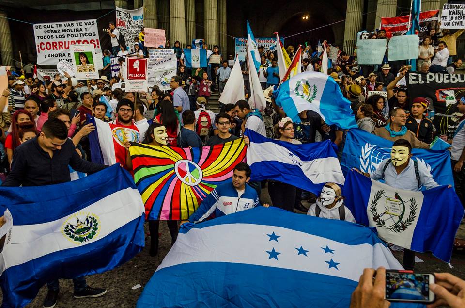 Guatemala: Yolsuzluğa Karşı Kitlesel Protestolar Sürüyor
