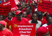 Güney Afrika’nın en büyük sendikası, NUMSA üyeleri, yüksek işsizliğe dikkat çekmek için yürüyecekler. Fotoğraf: Rogan Ward / Reuters