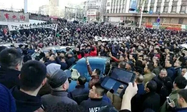 Çin: Ücretlerini Alamayan Maden İşçileri Sokağa Çıktı