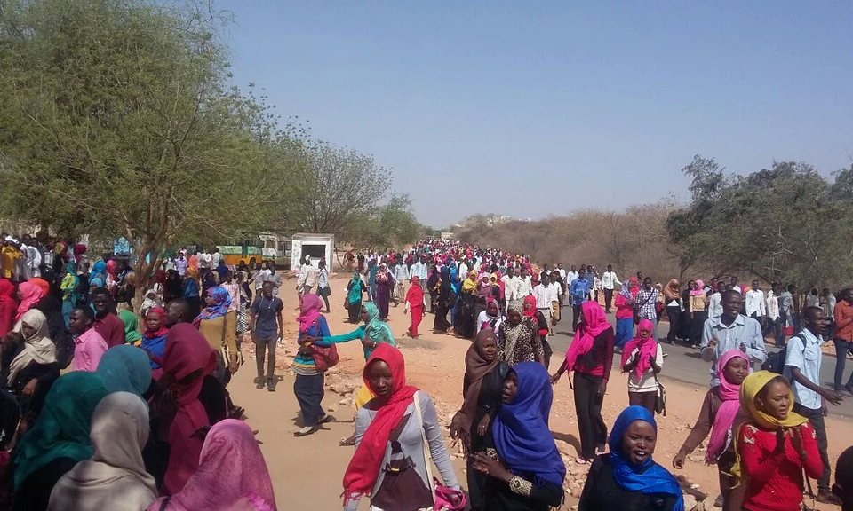 Sudan: Öğrenciler “Kahrolsun Askeri Diktatörlük” Sloganı ile Yürüdü