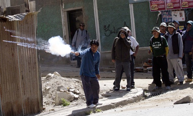Bolivya: İşsiz Kalan Tekstil İşçileri Polisle Çatıştı [Foto Haber]