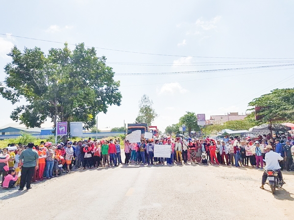 Kamboçya: İşçiler Sendikanın Engellemesine Rağmen Yol Kestiler