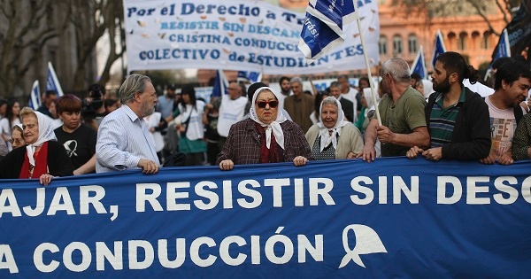 Arjantin: Plaza de Mayo Anneleri Macri Karşıtı Direniş Yürüyüşü Başlattılar