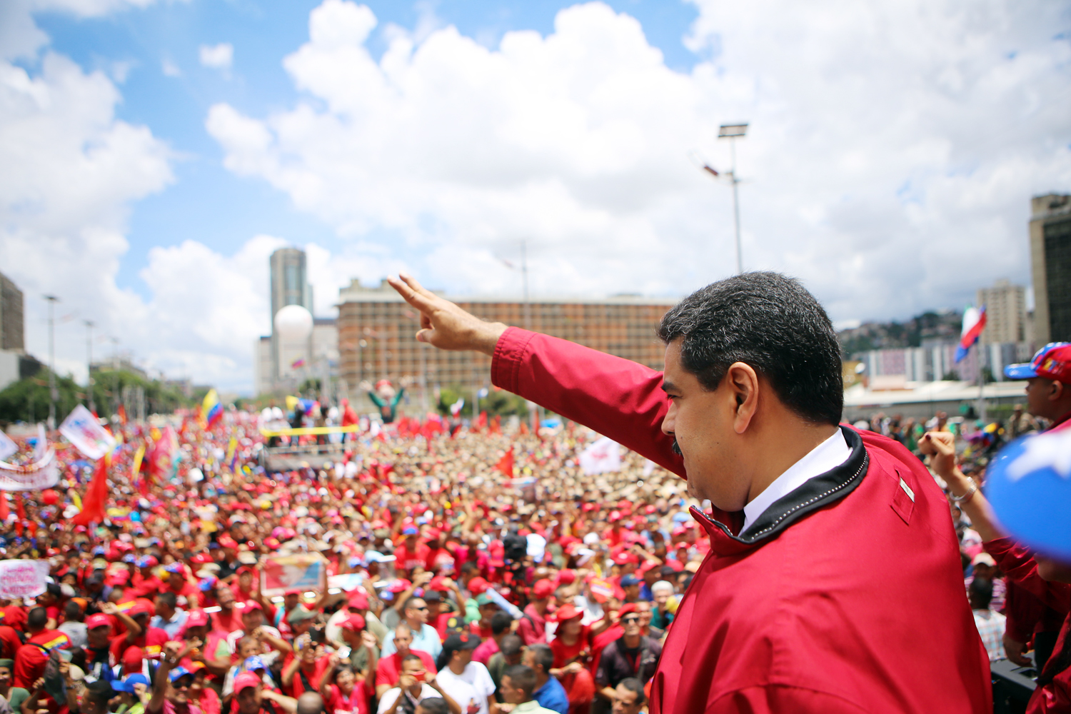 Venezuela Halkı Sağın Saldırılarına Sokakta Cevap Veriyor