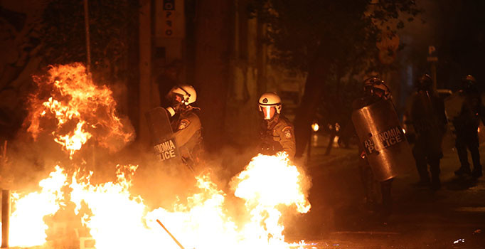 Yunanistan: Obama’yı Protesto Eden Binler Polisle Çatıştı