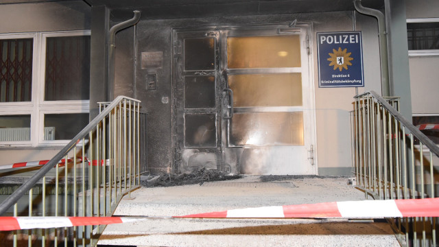 Almanya: Polis Kongresine Karşı Polis Merkezine Saldırı