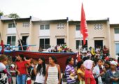 Filipinler: Kent Yoksulları 6 Siteyi İşgal Etti