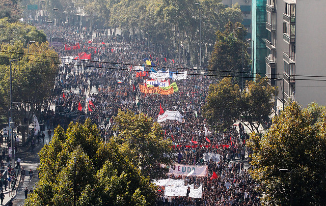 Şili’de Büyük Öğrenci Yürüyüşü