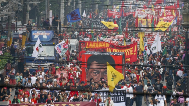 Filipinler:  Duterte’nin Sıkıyönetimine ve İnfazlara Karşı Protestolar