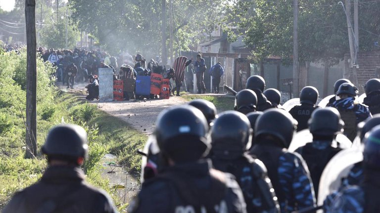 Arjantin: Evsizler Binlerce Polisin Katıldığı Yıkıma Direndiler